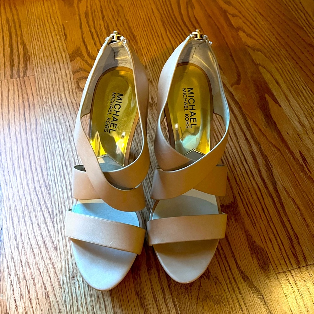 Michael Kors nude heel size 7M